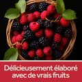 panier de fruit avec framboises, mûres, cassis, groseilles, myrtilles, fraises, cerises
